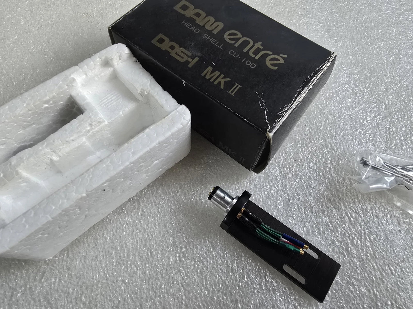 DAM Entre headshell. Original with lift Arm. Original Box