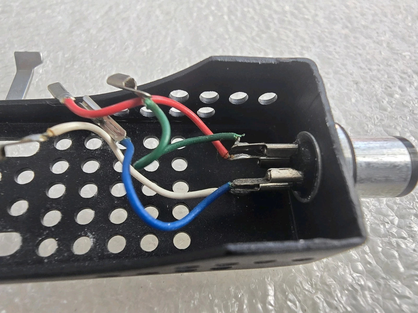 Original Japan-Made Headshell – Excellent Condition – High Quality Build