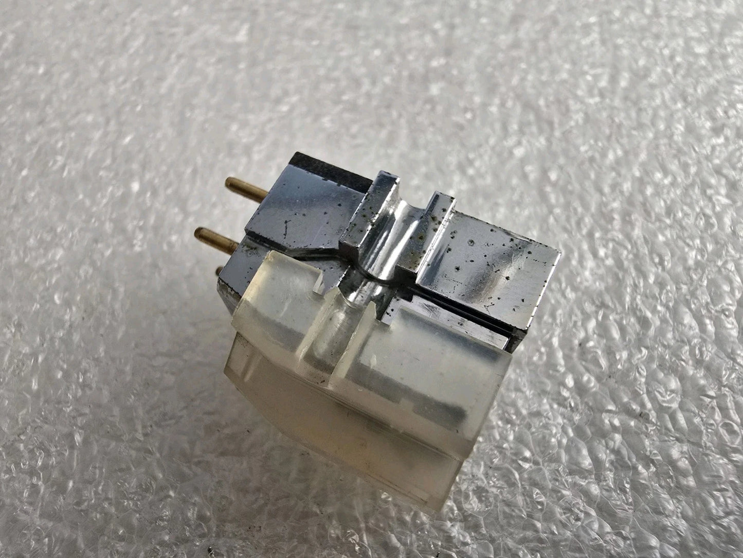 Rare Unknown Cartridge – Glassy Body – Sapphire Cantilever with Diamond Tip