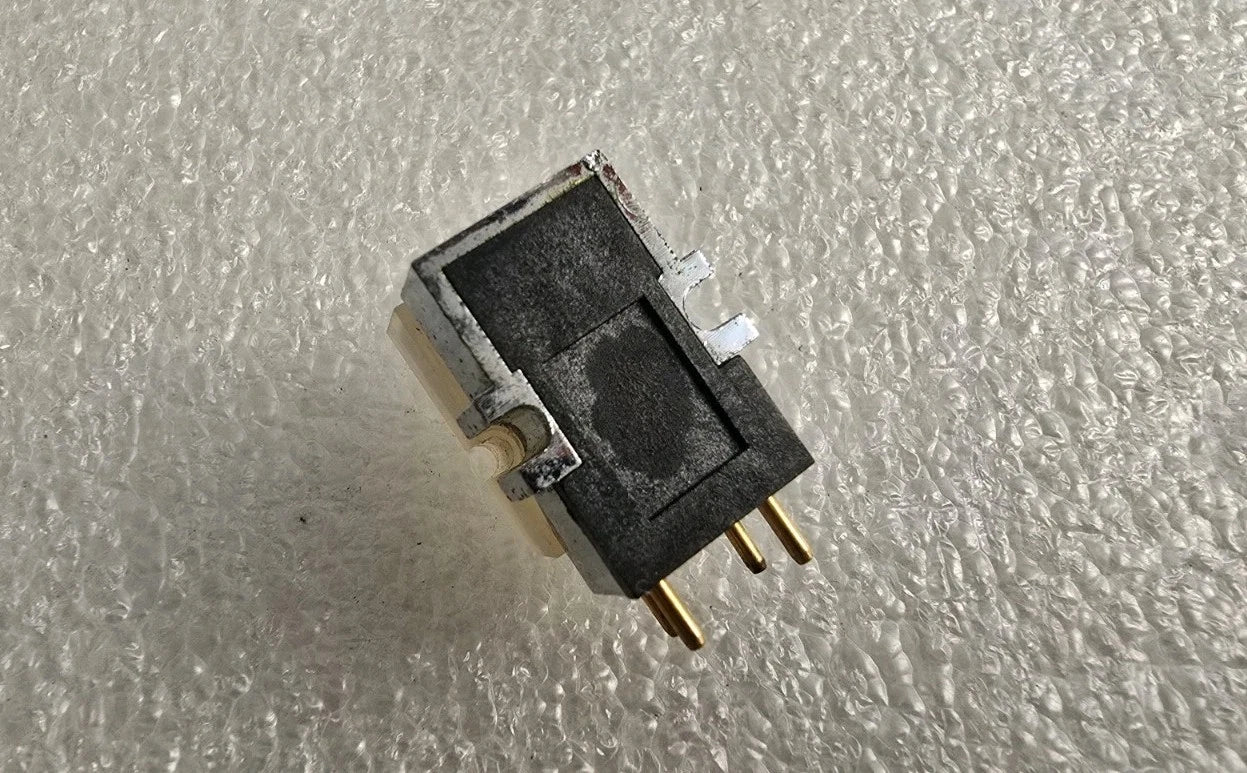 Rare Unknown Cartridge – Glassy Body – Sapphire Cantilever with Diamond Tip