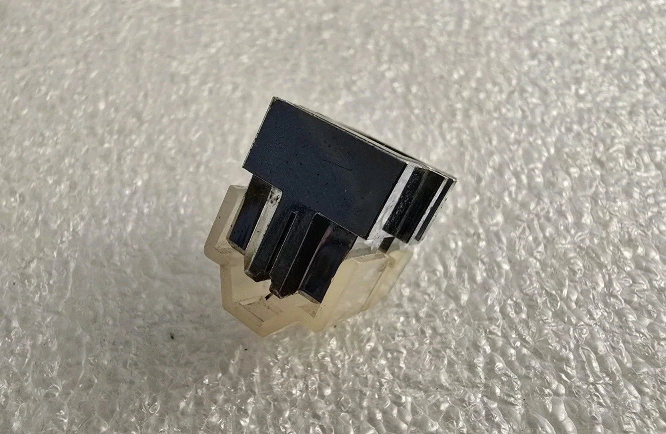 Rare Unknown Cartridge – Glassy Body – Sapphire Cantilever with Diamond Tip