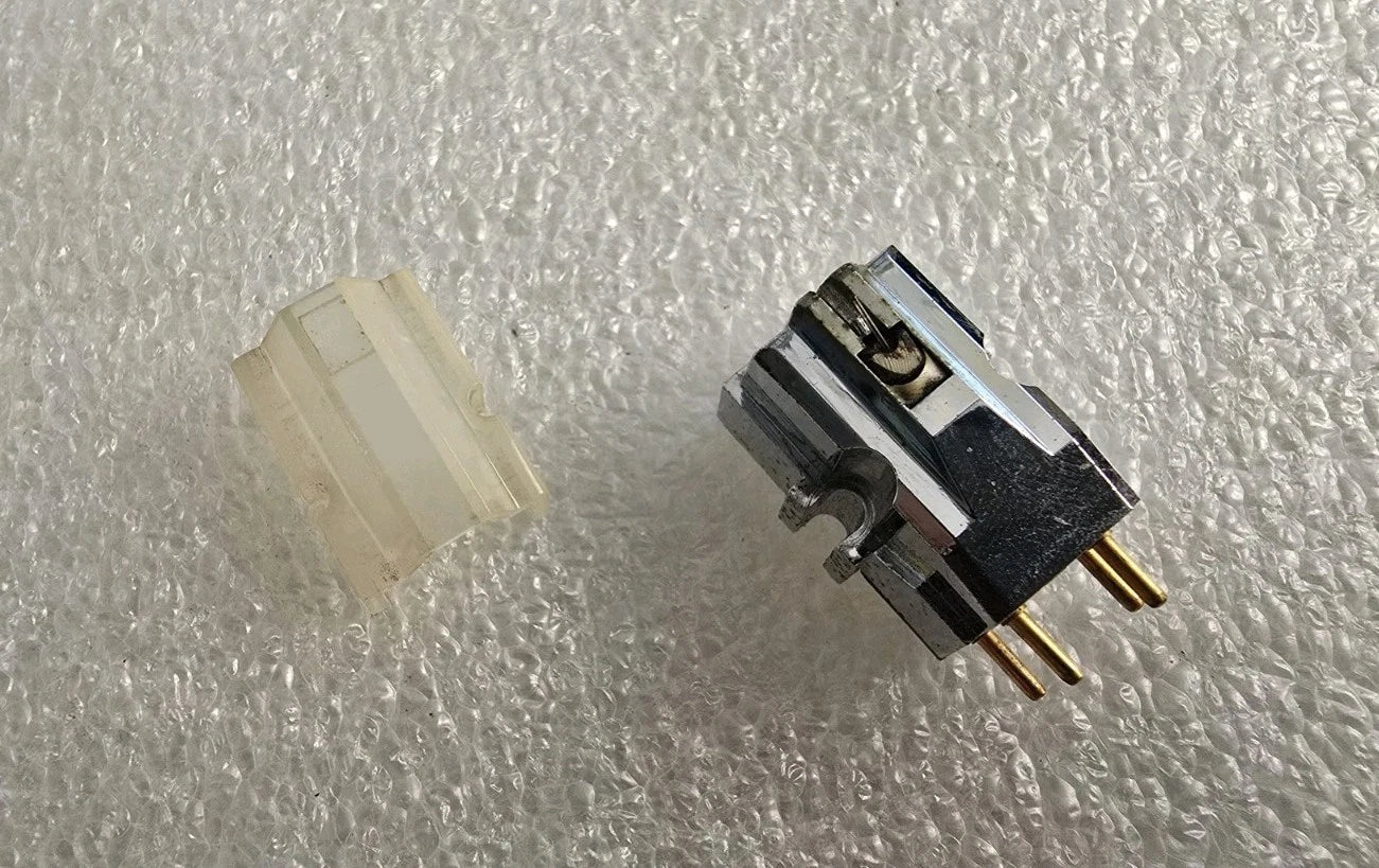 Rare Unknown Cartridge – Glassy Body – Sapphire Cantilever with Diamond Tip
